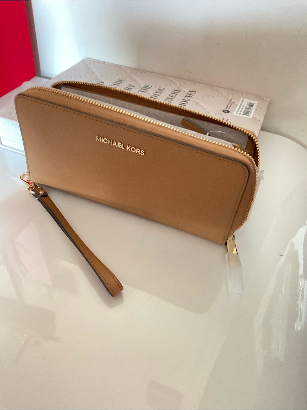 Michael Kors Continental Wristlet Wallet, Pale Peanut. (NWT)